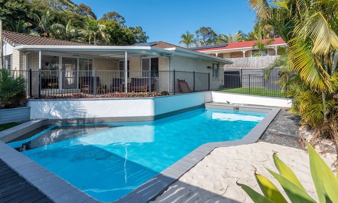 Carseldine House | Tranquil Oasis: 4BR Family Retreat with Large Pool