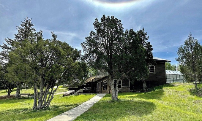 Whitehall House | Tranquil Oasis in the Heart of Montana 1002