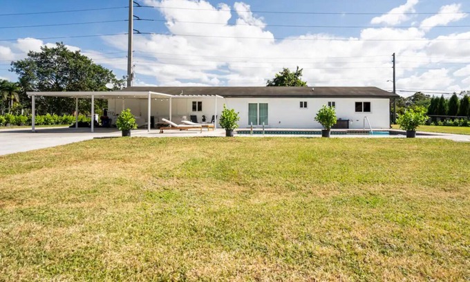 Davie House | Tranquil Oasis: Pool, Sports Haven, Expansive Yard