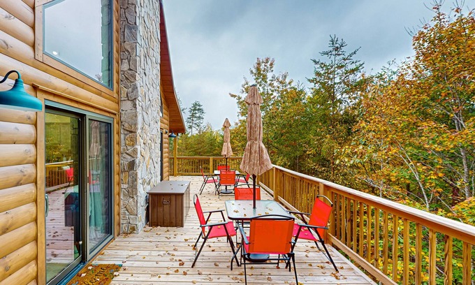 The Peaks at Lake Lure House | Tranquil Paws: Your Dog-Friendly Haven in Lake Lure