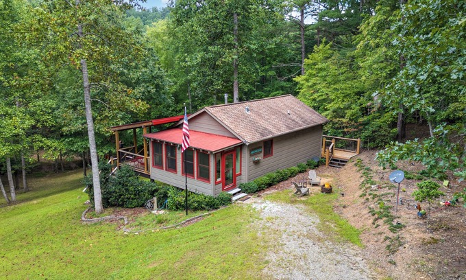 Blairsville Cottage | Tranquil Pet Friendly, Luxury Cottage in Blue Ridge Mtns! UC STR License 022260