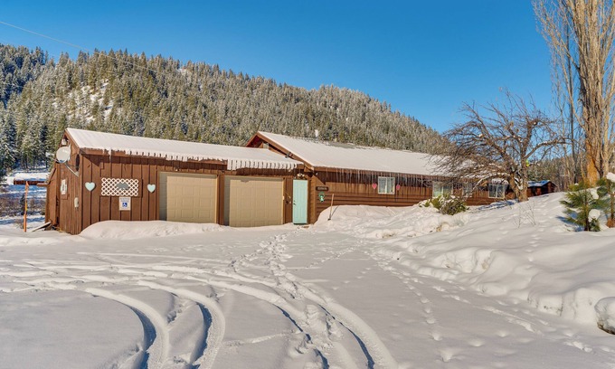 Leavenworth House | Tranquil Ranch Home on 10 Acres in Leavenworth!