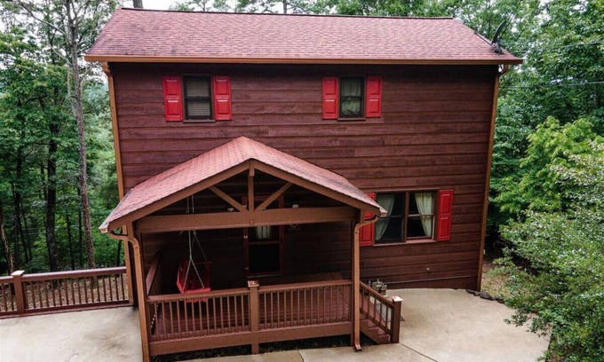 Ellijay Cabin | Tranquil Retreat: 2-Bedroom Cabin on a Deer Trail