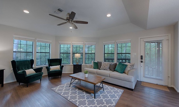 Panther Creek Apartment | Tranquil Retreat: Private Apt in Heart of Woodlands - 4 Min to Top Attractions!