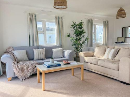 Christchurch House | Tranquil Riverside Lodge