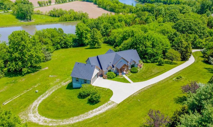 Columbia House | Tranquil Secluded Retreat