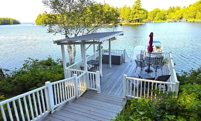 South Casco House | Tranquil, serene Sebago Lakefront House on 2 wooded acres - 300ft waterfront!