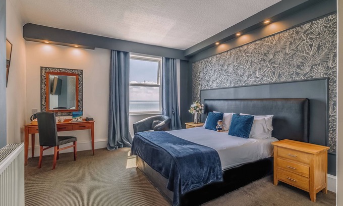 Westcliff-on-Sea Hotel | Tranquil Stay by the Sea Near Adventure Island & Local Hotspots