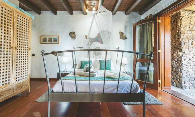 Tabayesco Cottage | Tranquil Studio: Eco Casita, Very Near Sandy Beach, Pool, Play Park, WIFI