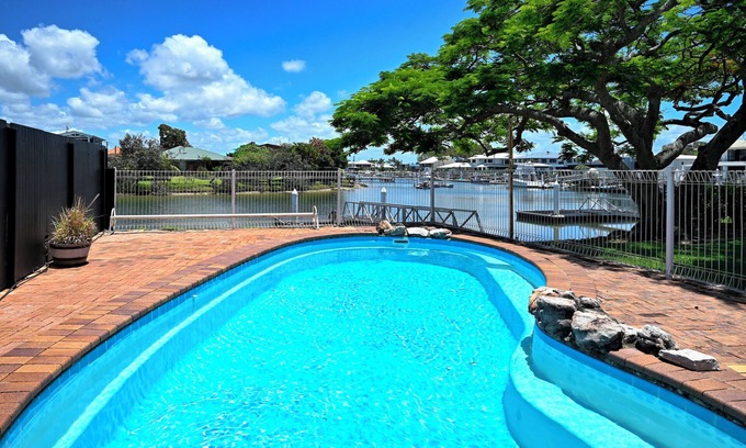 Buddina House | Tranquil Tides - 4B/R Buddina Waterfront Escape
