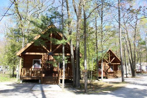 Sturgeon Bay Resort | Tranquil Timbers Deluxe Cabin 6