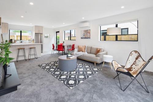 Trentham House | Tranquil Trentham Escape
