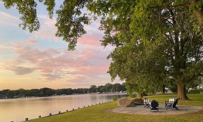 Shady Side Cottage | Tranquil Waterfront Cottage in Shady Side - 50 minutes to DC