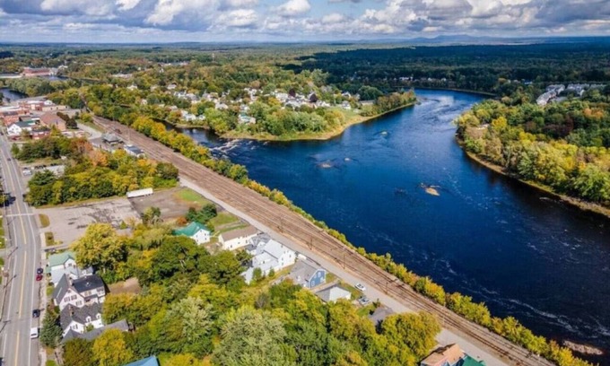 Milford Apartment | Tranquil Waterside Haven: 4BD Retreat near Bangor