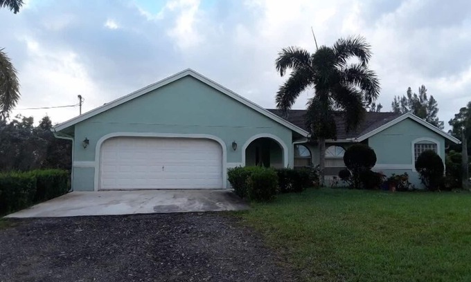 Hunt Club House | Tranquil West Palm Beach getaway