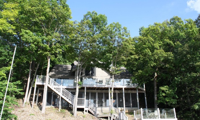 Gravois Mills House | Tranquility-Lakefront 4 Bdrm w/Huge Dock Ozarks Raceway 6.4, The Loop 8.2 miles
