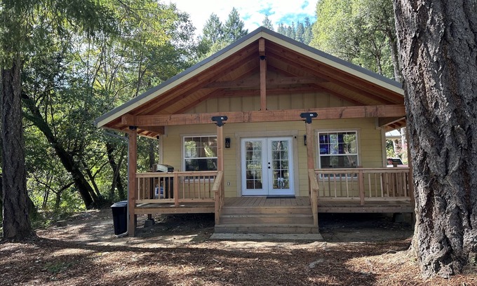 Hoopa Cottage | Tranquility Riverview Cottage