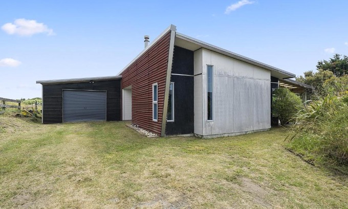 Waikawa Beach House | Tranquilo - Waikawa Beach Holiday Home