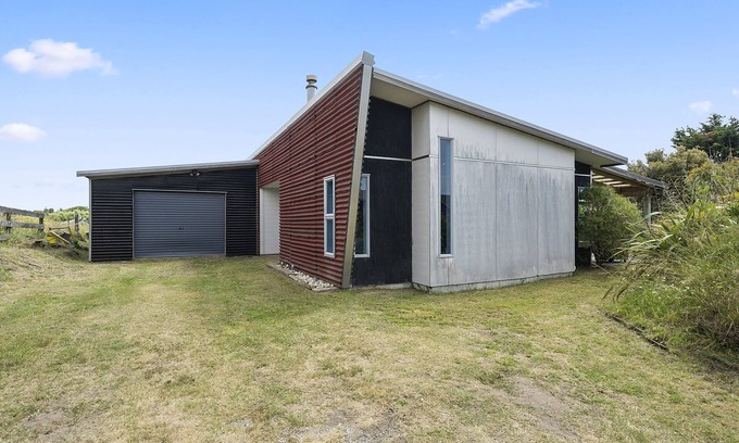 Waikawa Beach House | Tranquilo - Waikawa Beach Holiday Home