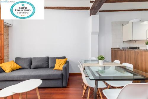 La Seu Apartment | Travel Habitat Plaza de la Virgen