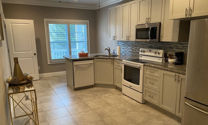 Town Center Apartment | Traveler Oasis with privacy and security 15 minutes Brave stadium