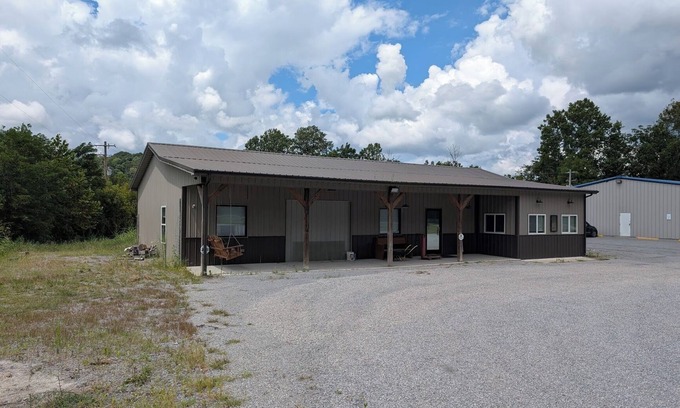 Windsor Cabin | Travelers Rest - A Cozy Waystation on Your Travels
