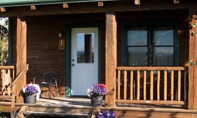 East Glacier Park Village Cabin | Travelers Rest Lodge