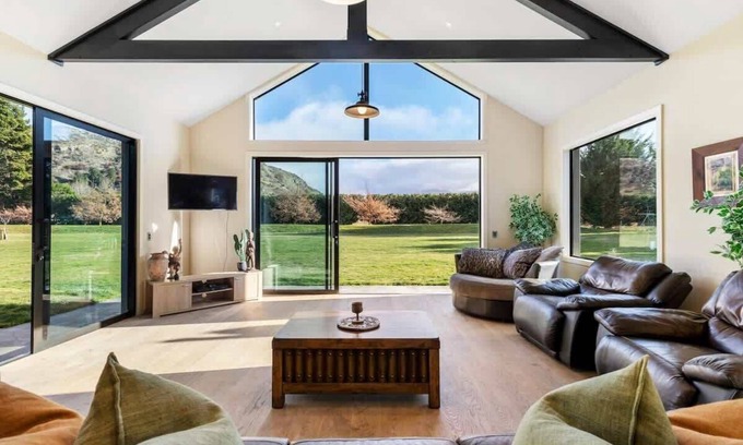 Arrow Junction House | Travelers Retreat Live The Dream