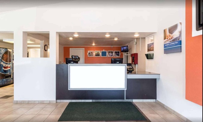 Lansing Hotel | Travelodge by Wyndham Lansing