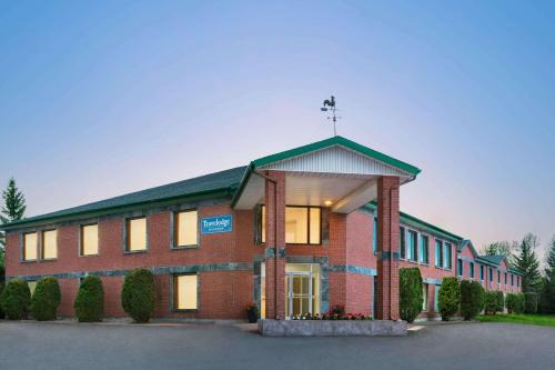 Rigaud Hotel | Travelodge by Wyndham Rigaud