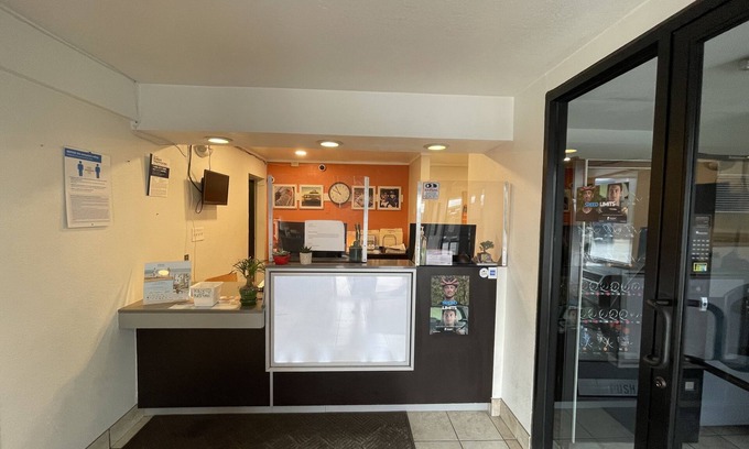 Brattleboro Hotel | Travelodge by Wyndham Brattleboro VT