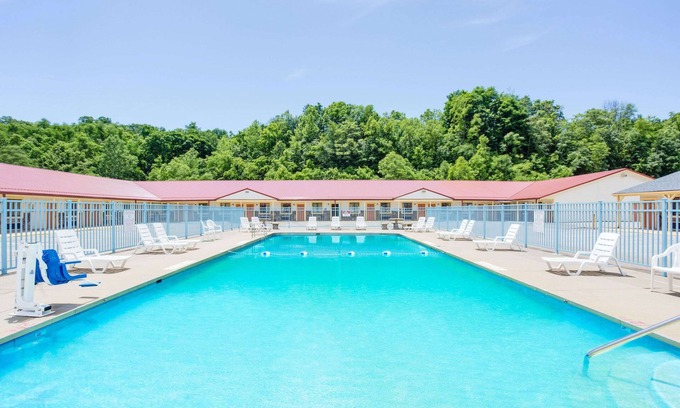 Parkersburg Hotel | Travelodge by Wyndham Parkersburg