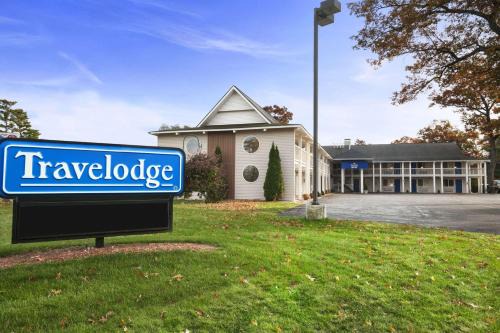 Traverse City Hotel | Travelodge by Wyndham Traverse City MI