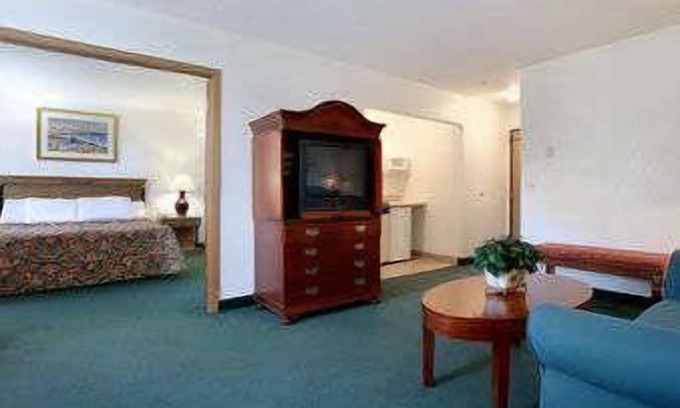 Waukegan Hotel | Travelodge by Wyndham Waukegan Gurnee