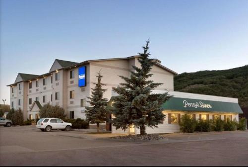 Yampa Hotel | Travelodge by Wyndham Yampa
