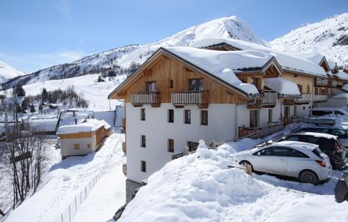 Saint-Sorlin-d'Arves Apartment | travelski home select - Résidence Les Bergers