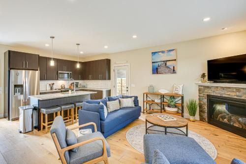 Traverse City House | Traverse City Townhome Walk to Boardman Lake!