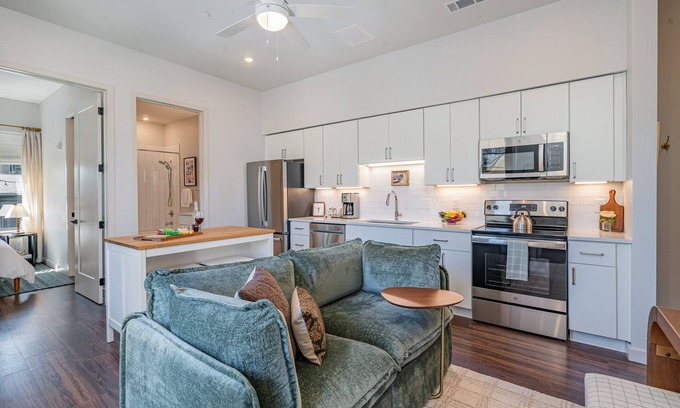 Edgehill House | Treble Maker -Rooftop Lounge - Pool - In Music Row