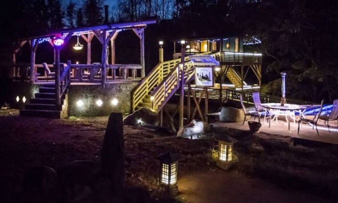 Stanardsville Cabin | Tree House at White Lotus Eco Spa Retreat