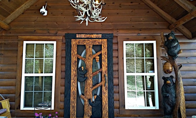 Hiawassee Cabin | Tree House Lodge (Real Log Mountain Paradise)