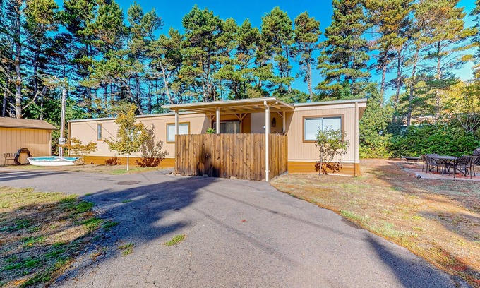 Florence House | Tree-lined coastal home with children's items, gas grill, and washer/dryer
