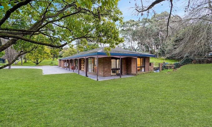 Donvale House | Tree-Lined Donvale Nature Family Getaway
