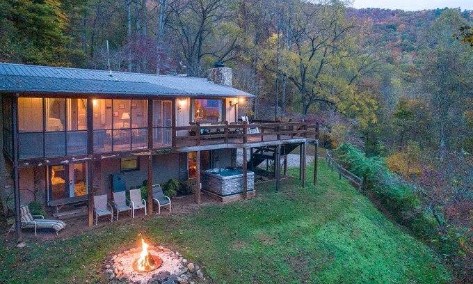 Sylva House | Tree Tops - Comfy Home w/Long Range Mountain Views - Hot Tub! Fire Pit! Great Location!