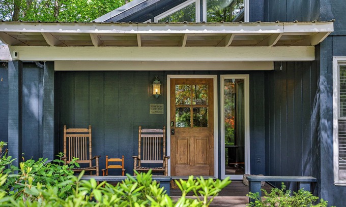 Highlands Hills House | Tree Tops Cottage/Family Friendly/2 miles to Old Edwards