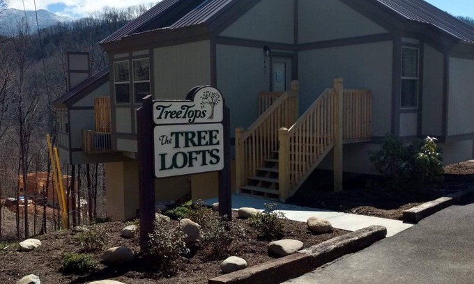 Gatlinburg Cottage | TREE TOPS RESORT- GATLINBURG