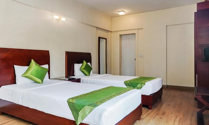Kharadi Hotel | Treebo Brooks Manor