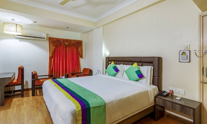 Navrangpura Hotel | Treebo Trend Crown