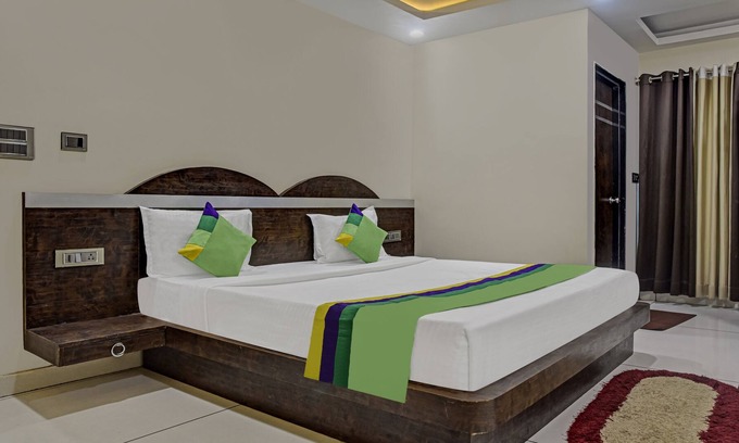 Bhopal House | Treebo Trend Jalsa Dlx
