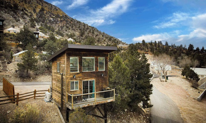 Orderville Cabin | Treehouse 1 w/Resort Pools and Hot Tubs Near Zion