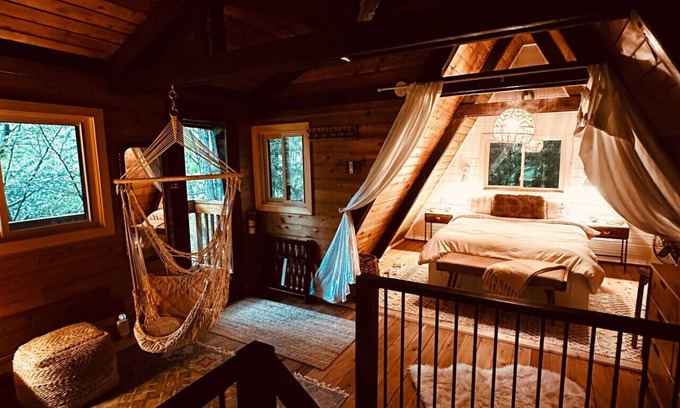 Huntsville Apartment | TreeHouse Adventure: Hot Tub, Park Pass & Near Beach